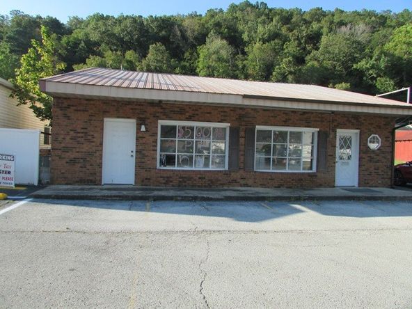 1079 S Lake Dr, Prestonsburg, KY 41653